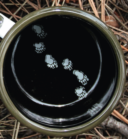 Black bear design enamel mug - Image 3